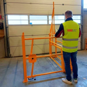 Visuele inspectie door Haagh-Protection medewerker met veiligheidshesje 2